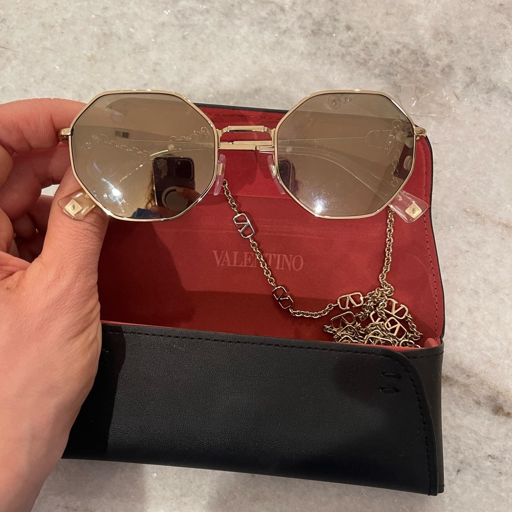 Valentino Authentic with chain. Gold metallic color